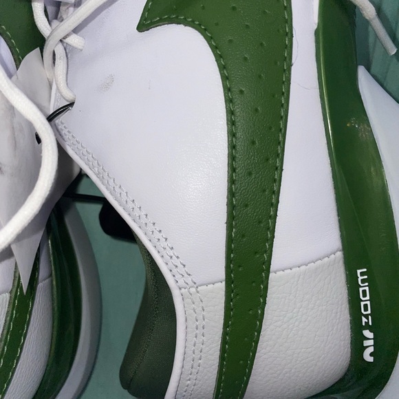 New size 10 cleats - Picture 2 of 4